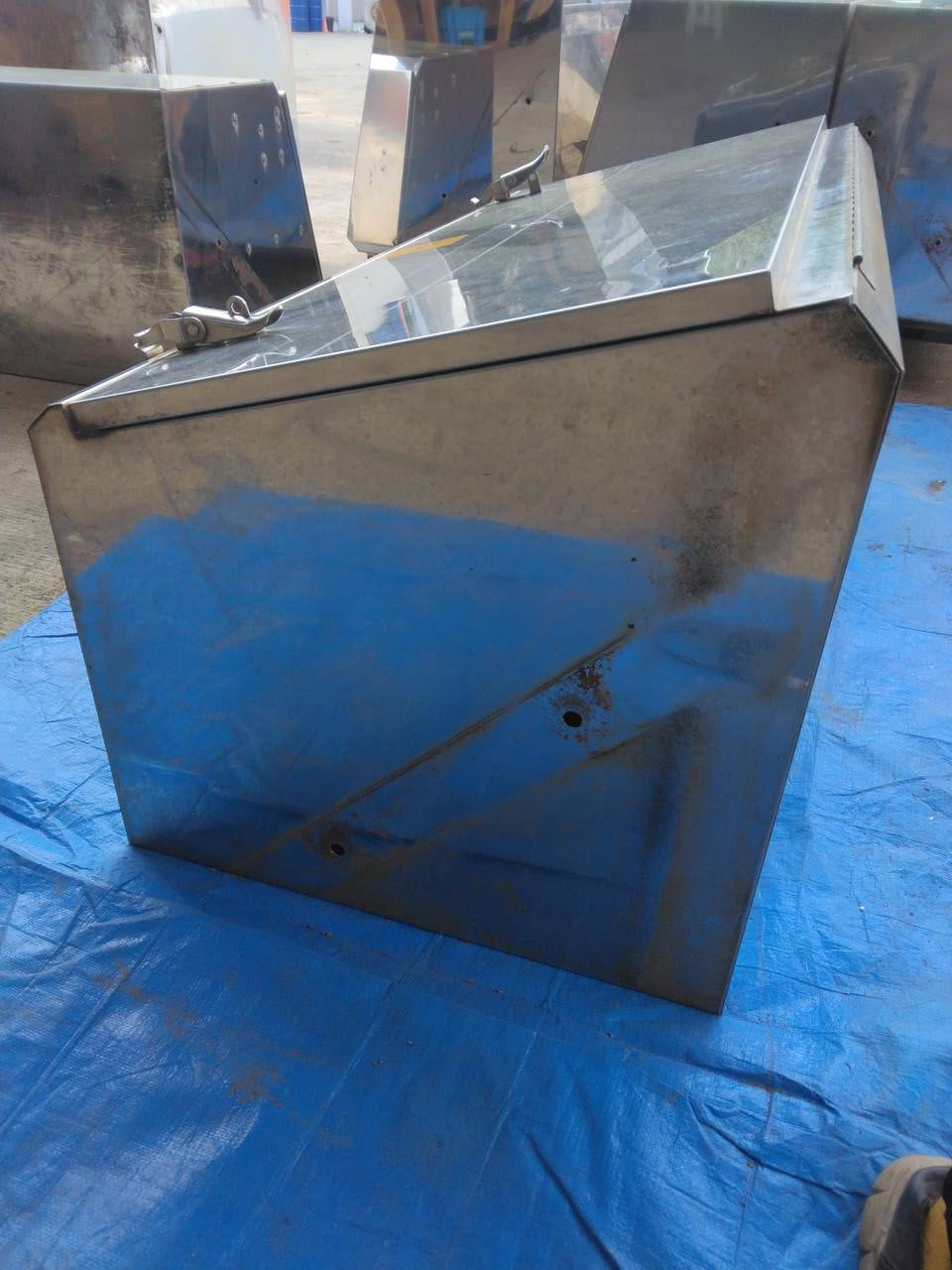 工具箱　ステンレス　90cm × 45㎝ × 45cm（中古）