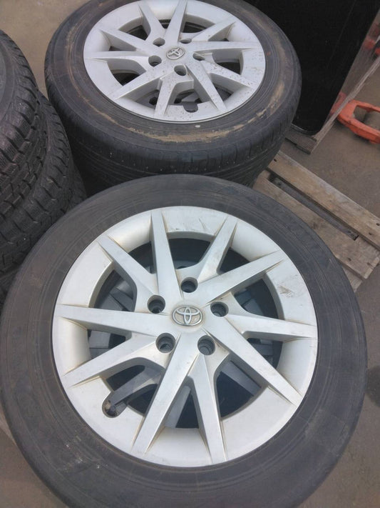 （棚卸まとめ売り）タイヤ　4本【YOKOHAMA】【205/60R16】（中古）