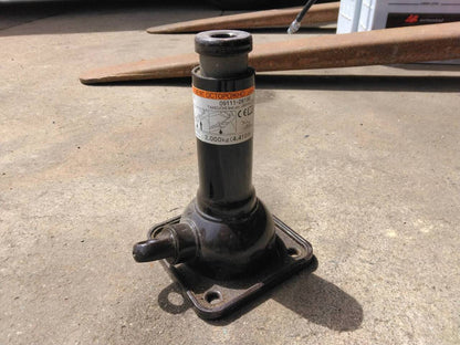 ジャッキ　工具付き 　トヨタ 　２トン（中古）