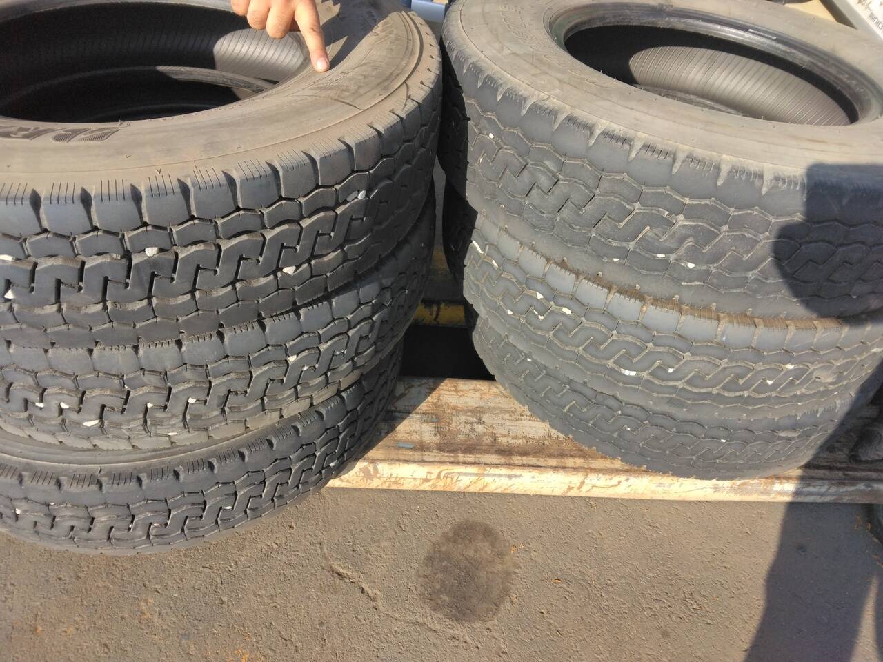 （棚卸まとめ売り）スタッドレスタイヤ ブリジストン　6本　【BRIDGESTONE】【205/35R16】（中古）