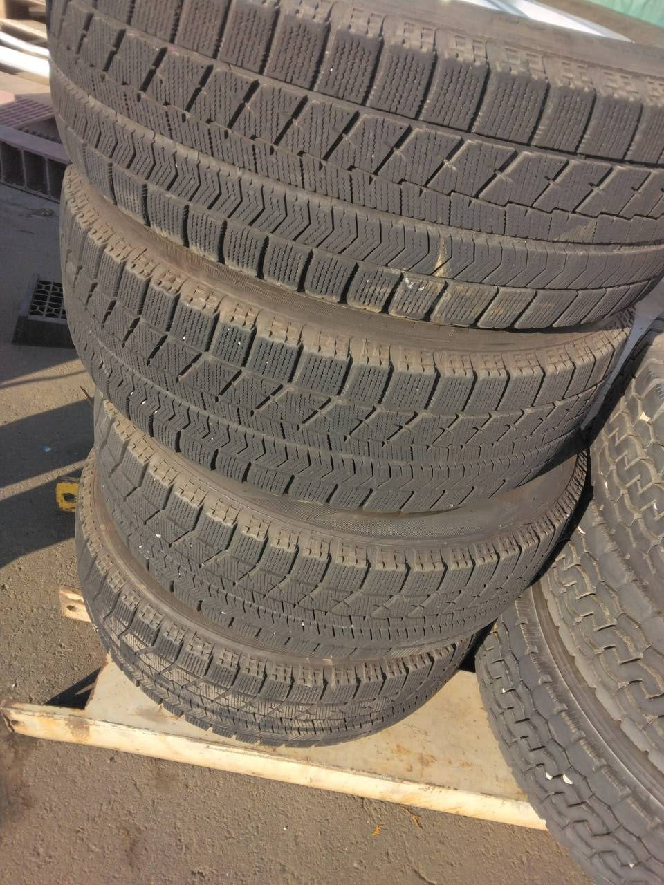 （棚卸まとめ売り）スタッドレスタイヤ　4本【195/65R15】【BRIDGESTONE】（中古）