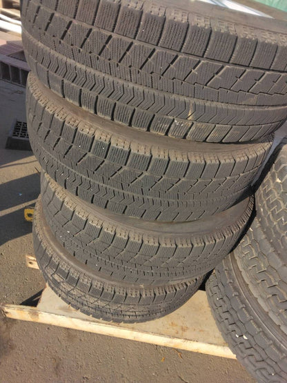 （棚卸まとめ売り）スタッドレスタイヤ　4本【195/65R15】【BRIDGESTONE】（中古）