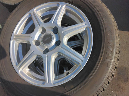 （棚卸まとめ売り）スタッドレスタイヤ　4本【195/65R15】【BRIDGESTONE】（中古）