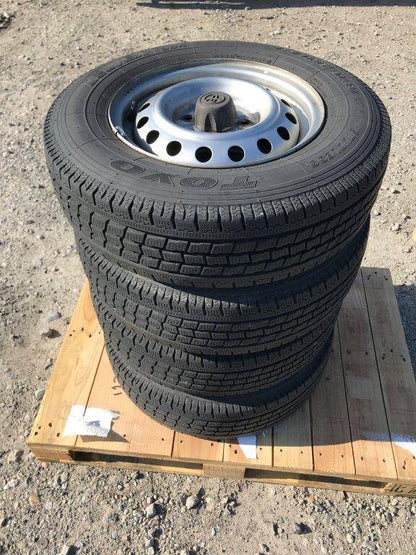 弥富纏め売り タイヤ 　スタッドレス4本セット　TOYO    165/80R 13  90/88N  LT　　（中古）