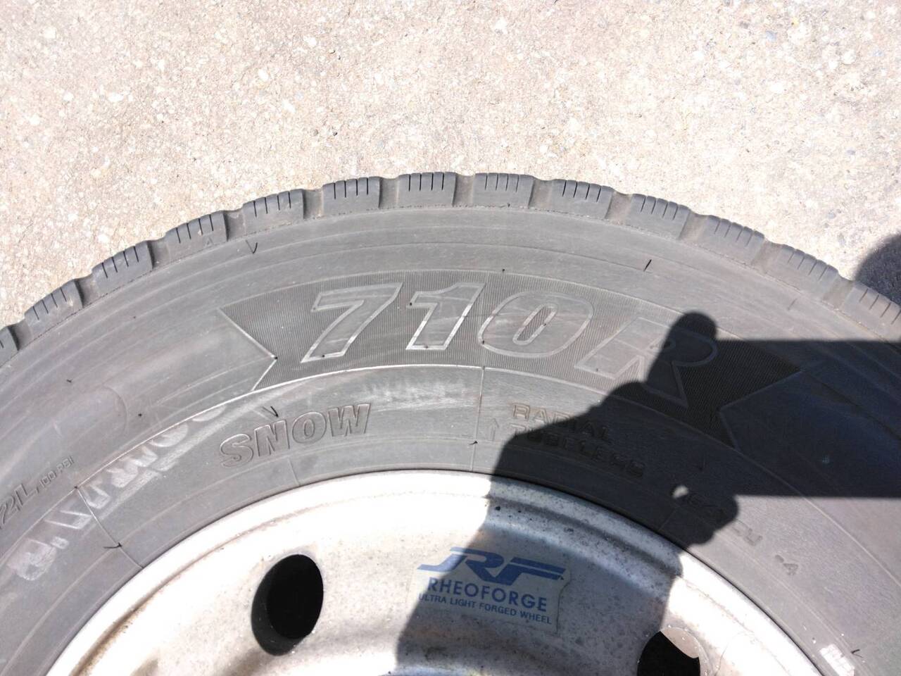 タイヤ　1本　【Yokohama】【225/80R17.5   123/122L】（中古）