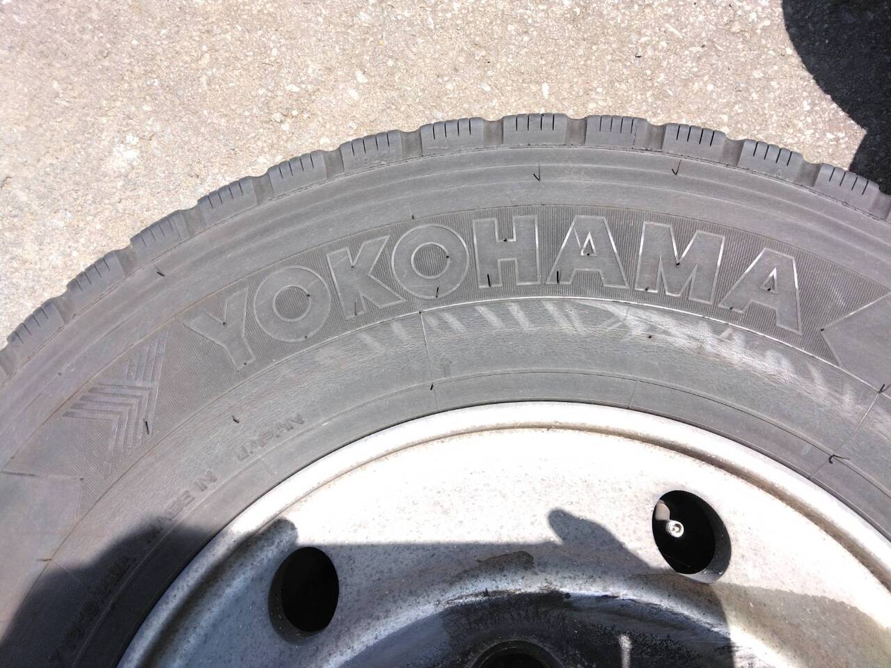 タイヤ　1本　【Yokohama】【225/80R17.5   123/122L】（中古）