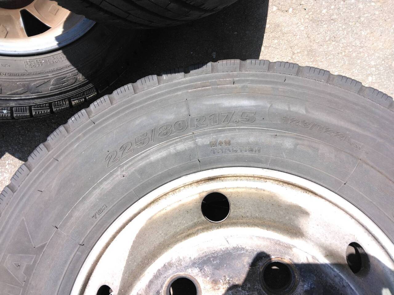 タイヤ　1本　【Yokohama】【225/80R17.5   123/122L】（中古）