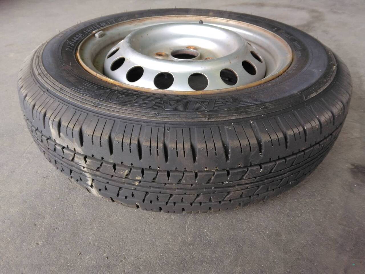 タイヤ　ノーマルタイヤ　 5本　 トヨタサクシード　 Ｖ4RV  155/80R14　 （中古）