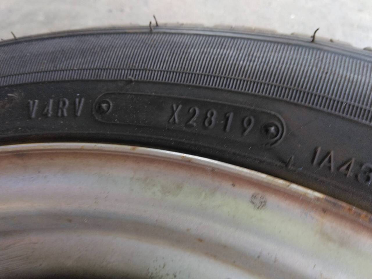 タイヤ　ノーマルタイヤ　 5本　 トヨタサクシード　 Ｖ4RV  155/80R14　 （中古）