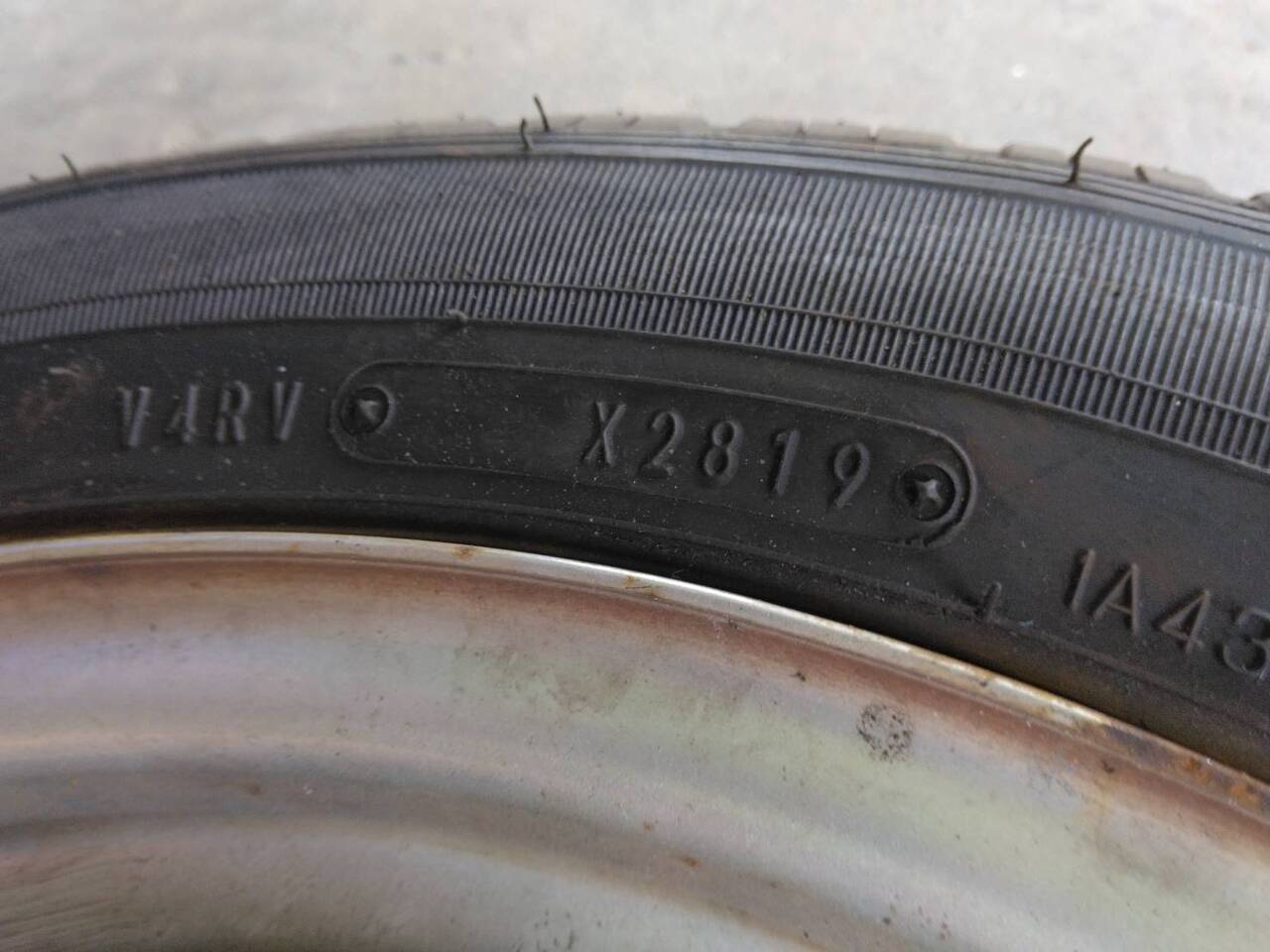 タイヤ　ノーマルタイヤ　 5本　 トヨタサクシード　 Ｖ4RV  155/80R14　 （中古）