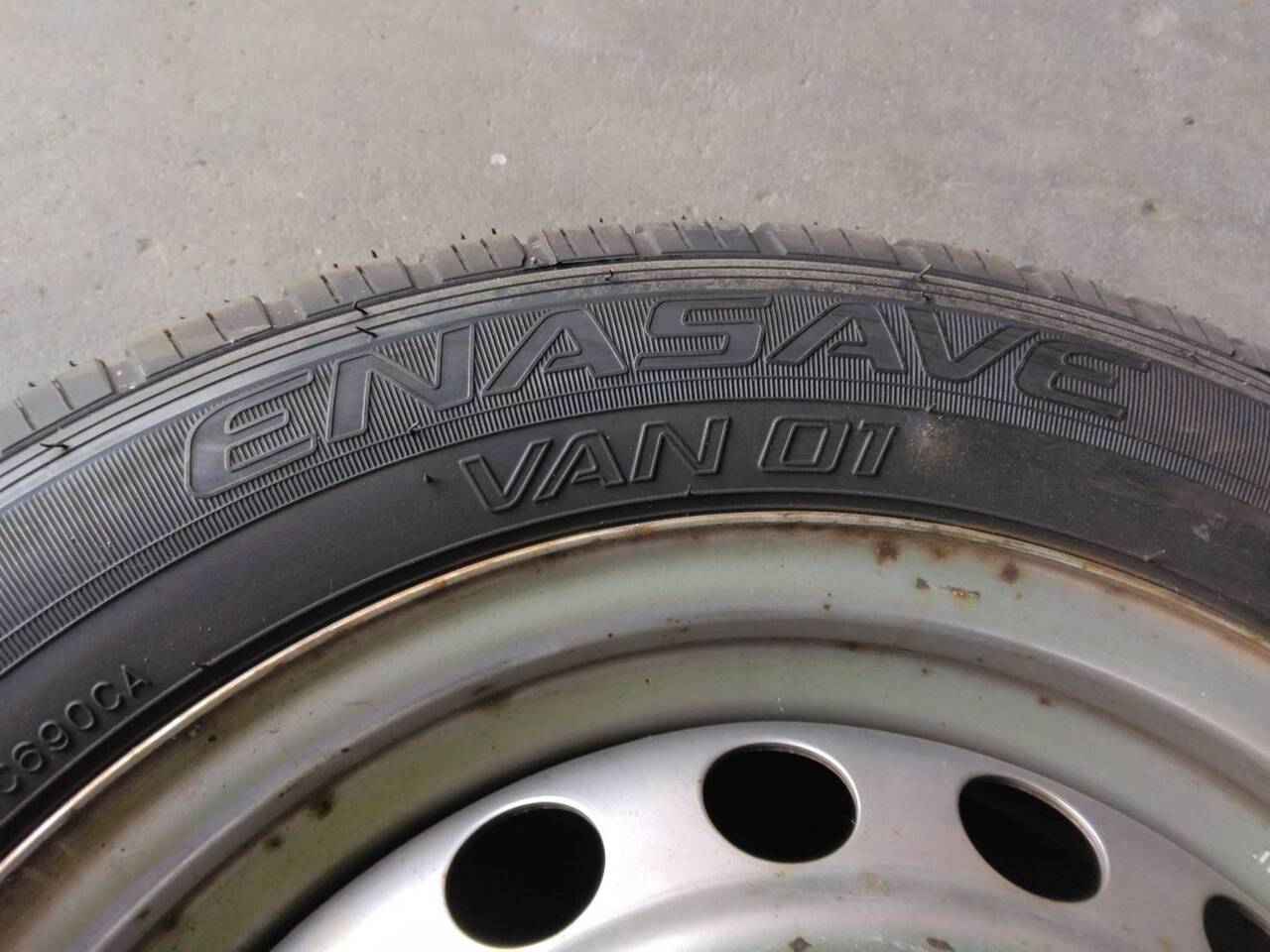 タイヤ　ノーマルタイヤ　 5本　 トヨタサクシード　 Ｖ4RV  155/80R14　 （中古）