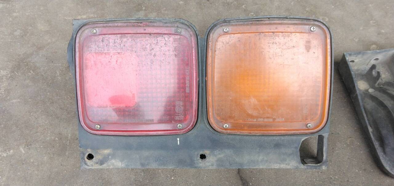 テールランプ　1セット　PB-FRR35C3S　から取り外し（中古）