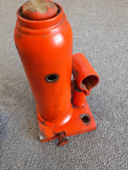 ジャッキ　工具付きNP-4　4トン（中古）