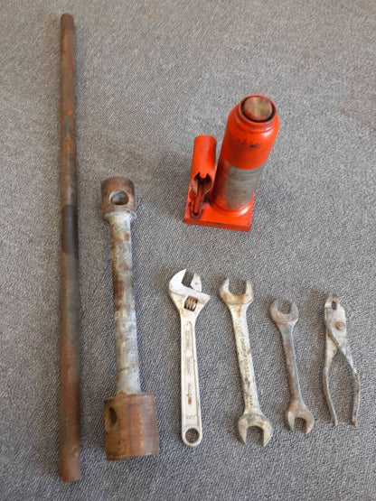 ジャッキ　工具付きNP-4　4トン（中古）