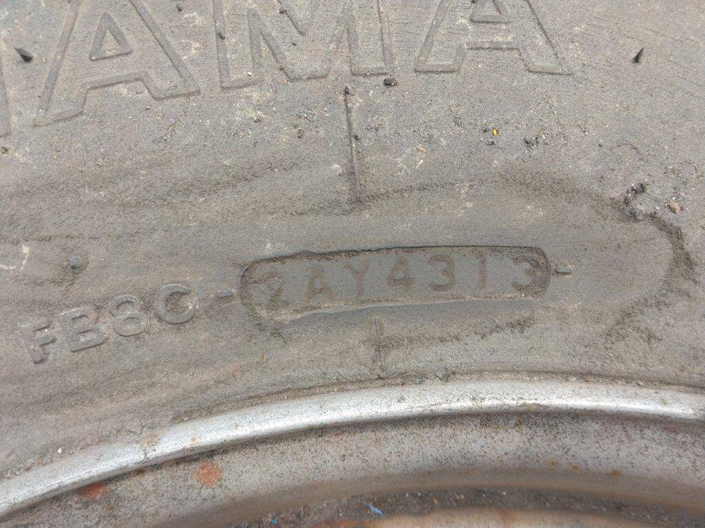 タイヤ　スノー　1本　ヨコハマ　225-90Ｒ17.5 127/125Ｌ（中古）