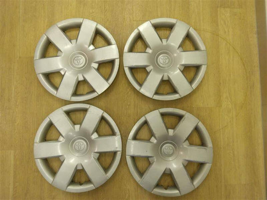 ホイールカバー　トヨタ　CBA-TRH219W　から取り外し（中古）