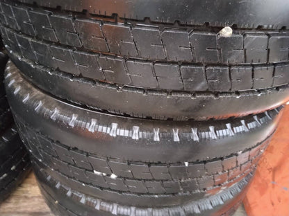 （棚卸まとめ売り）スタッドレスタイヤ　6本　GOODYEAR　205/60R17.5　（中古）