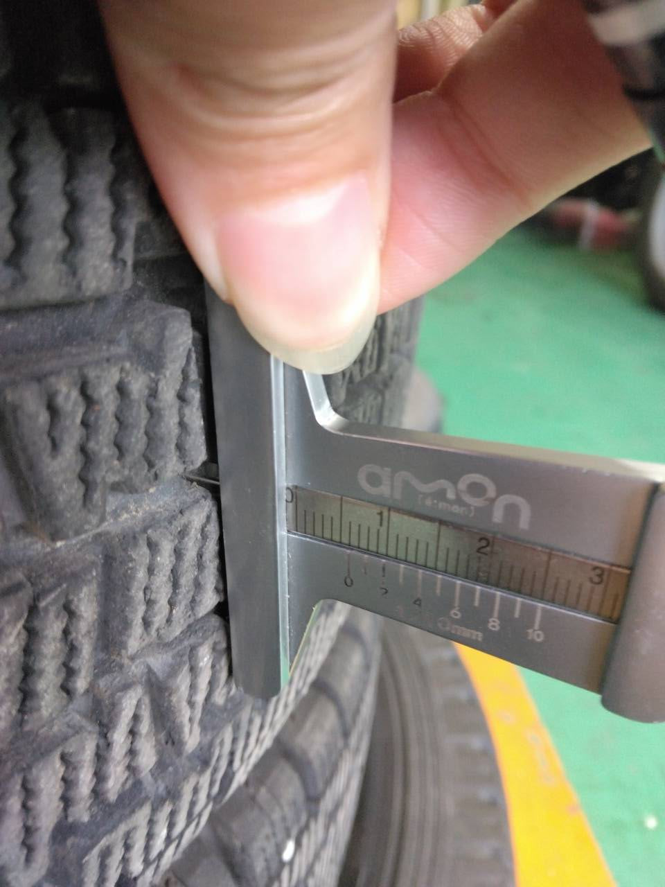 （棚卸まとめ売り）スタッドレスタイヤ　4本【145R12LT】【BRIDGESTONE】（中古）