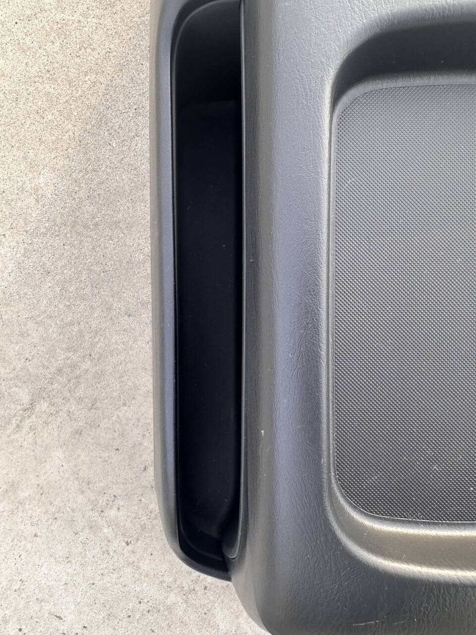 ハイエース　コンソールボックス