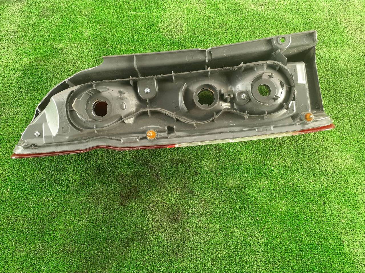 テールランプ　ハイエース　右（H19年式/KR-KDH227B改）割れあり　（中古）