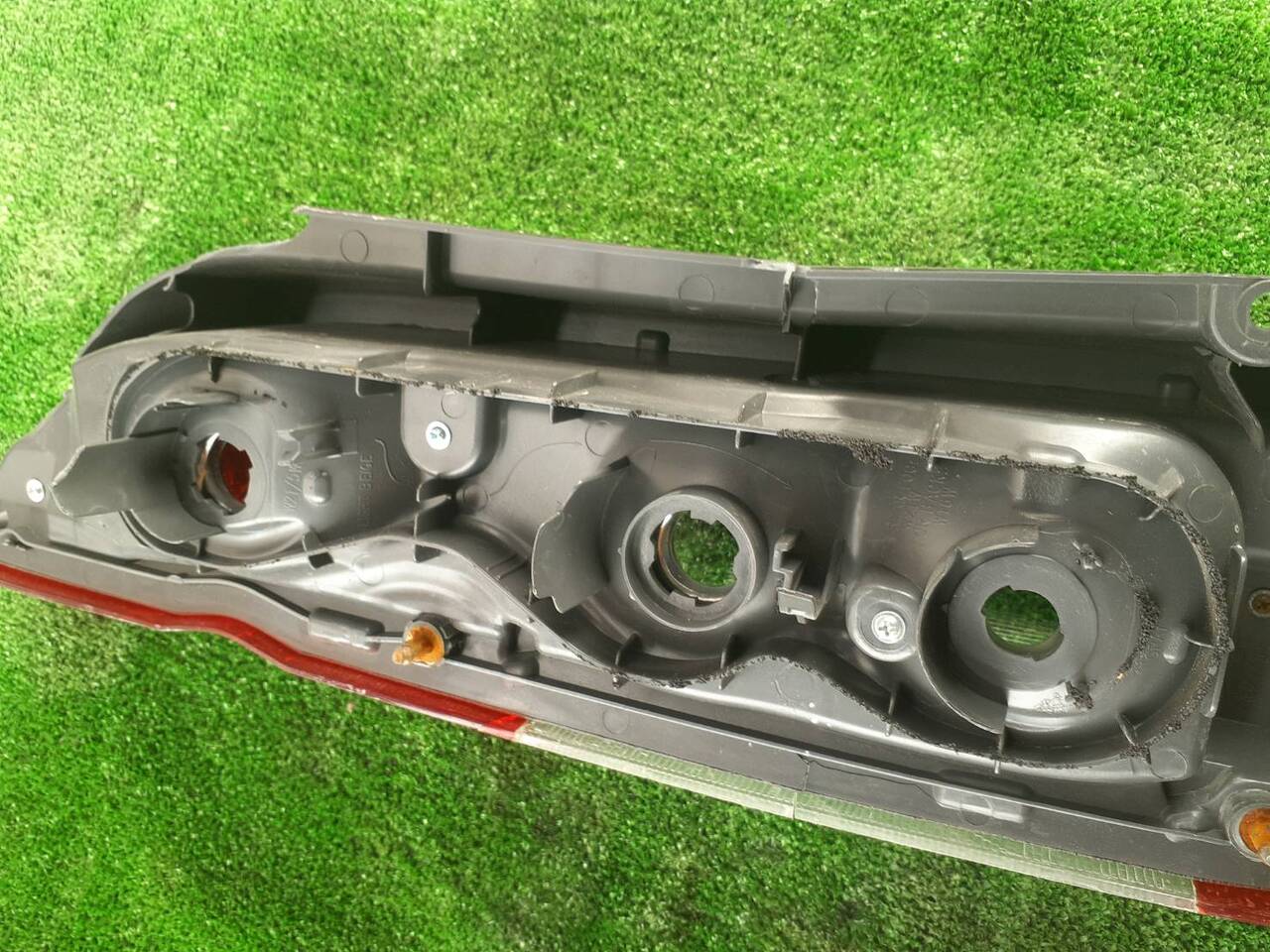 テールランプ　ハイエース　右（H19年式/KR-KDH227B改）割れあり　（中古）
