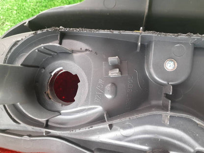 テールランプ　ハイエース　右（H19年式/KR-KDH227B改）割れあり　（中古）