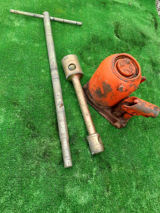 ジャッキ　工具付き　15トン（中古）
