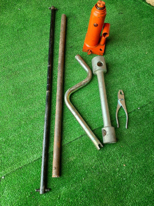 ジャッキ　工具付き　NP-4　4トン（中古）