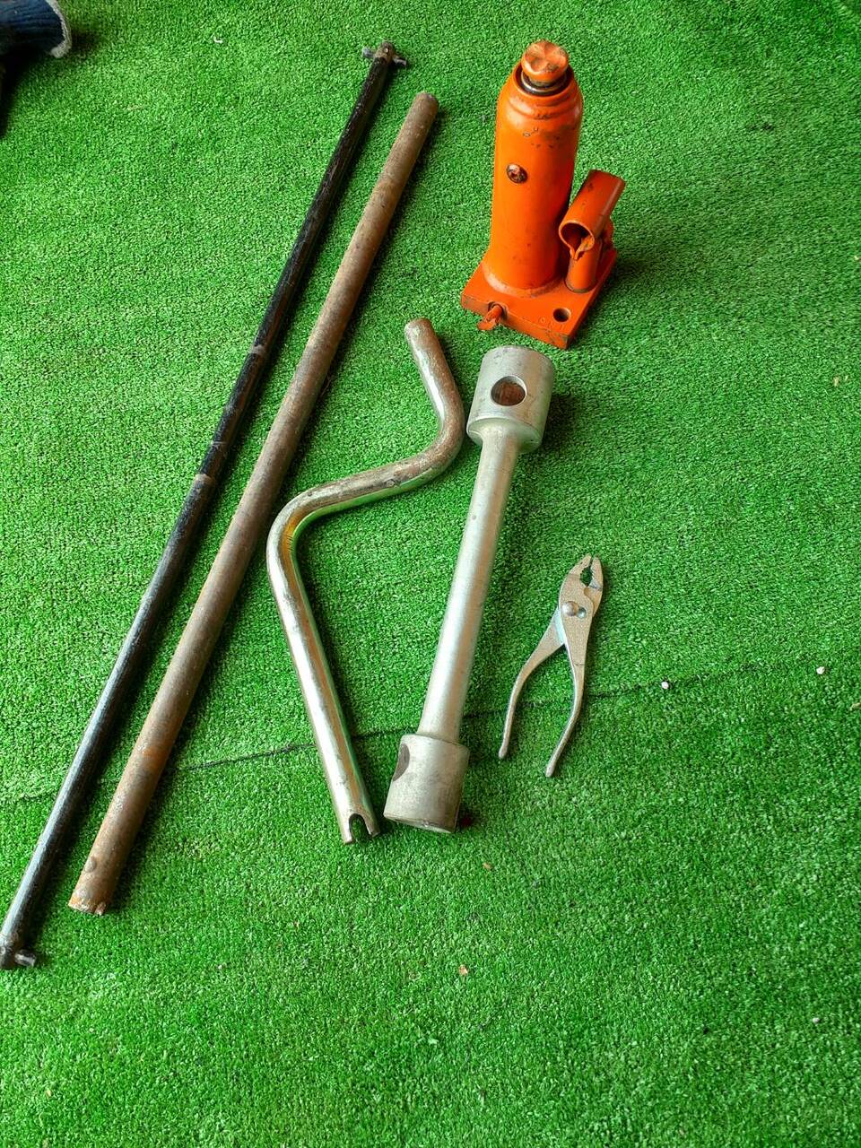 ジャッキ　工具付き　NP-4　4トン（中古）