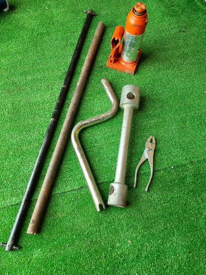 ジャッキ　工具付き　NP-4　4トン（中古）