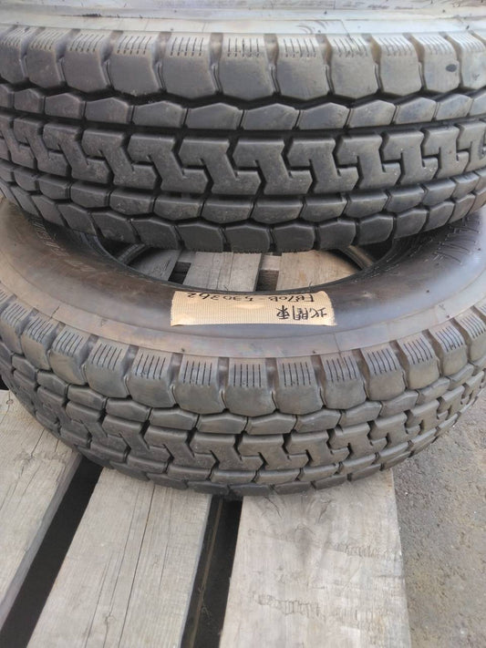 （棚卸まとめ売り）タイヤ　スタッドレス   ヨコハマ　2本　195/75R15 （中古）