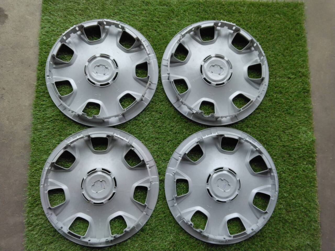 ホイールキャップ　【トヨタ】【ハイエース】で使用（中古）