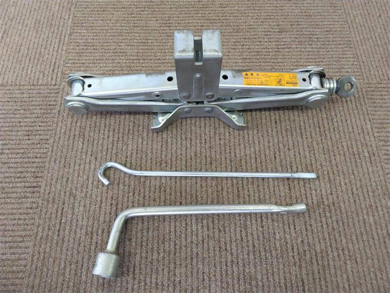 ジャッキ　工具付き　日産　U5　1.15トン（中古）