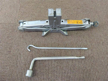 ジャッキ　工具付き　日産　U5　1.15トン（中古）
