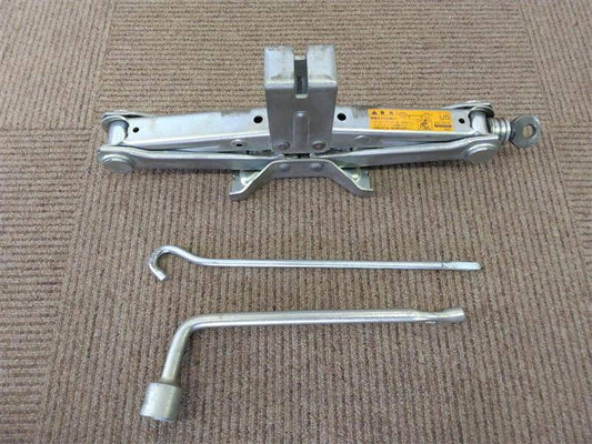 ジャッキ　工具付き　日産　U5　1.15トン（中古）