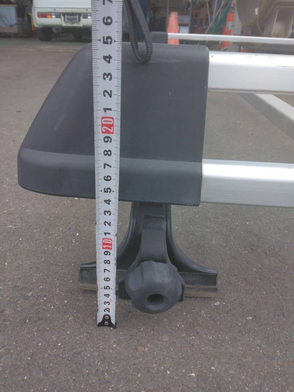 ルーフキャリア　THULE　KDH201から取り外し（中古）