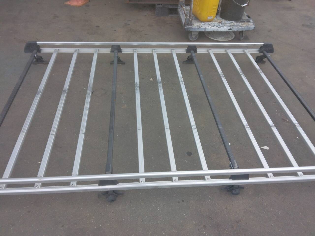 ルーフキャリア　THULE　KDH201から取り外し（中古）