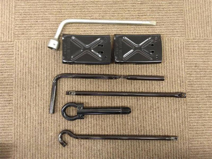 ジャッキ　工具付き　トヨタ　2トン（中古）