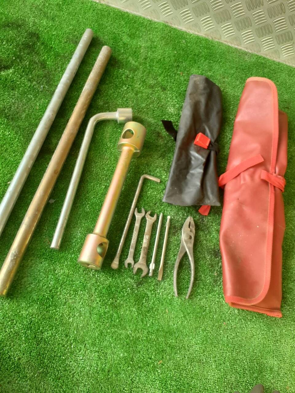 車載工具セット　10点　収納袋付き　（中古）