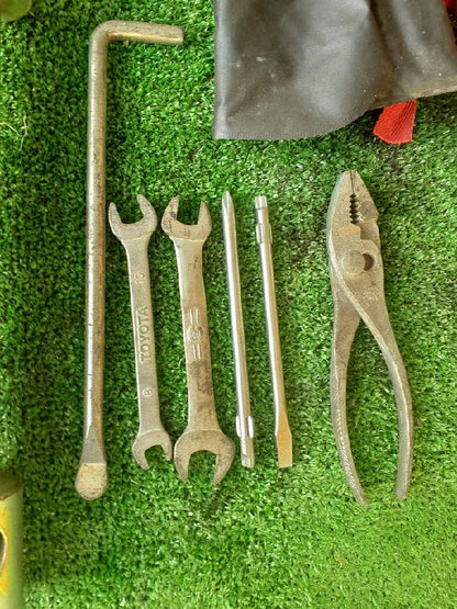 車載工具セット　10点　収納袋付き　（中古）