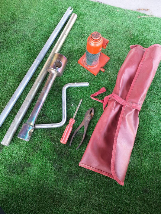 ジャッキ　工具付き　3トン（中古）