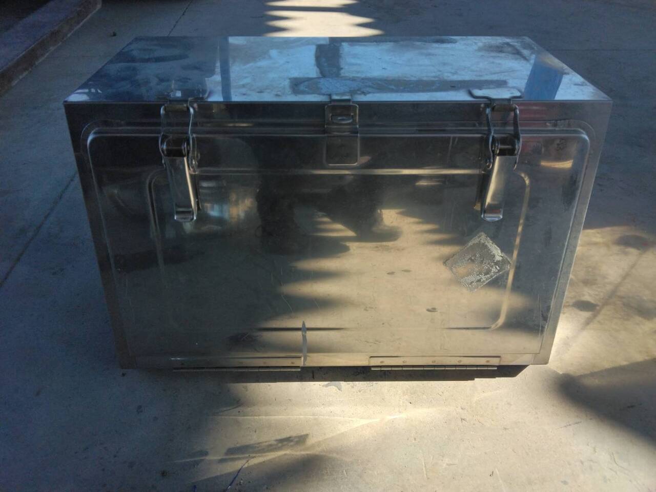 工具箱　ステンレス　　300mm  ×500mm   ×320mm　(高さ）　（中古）