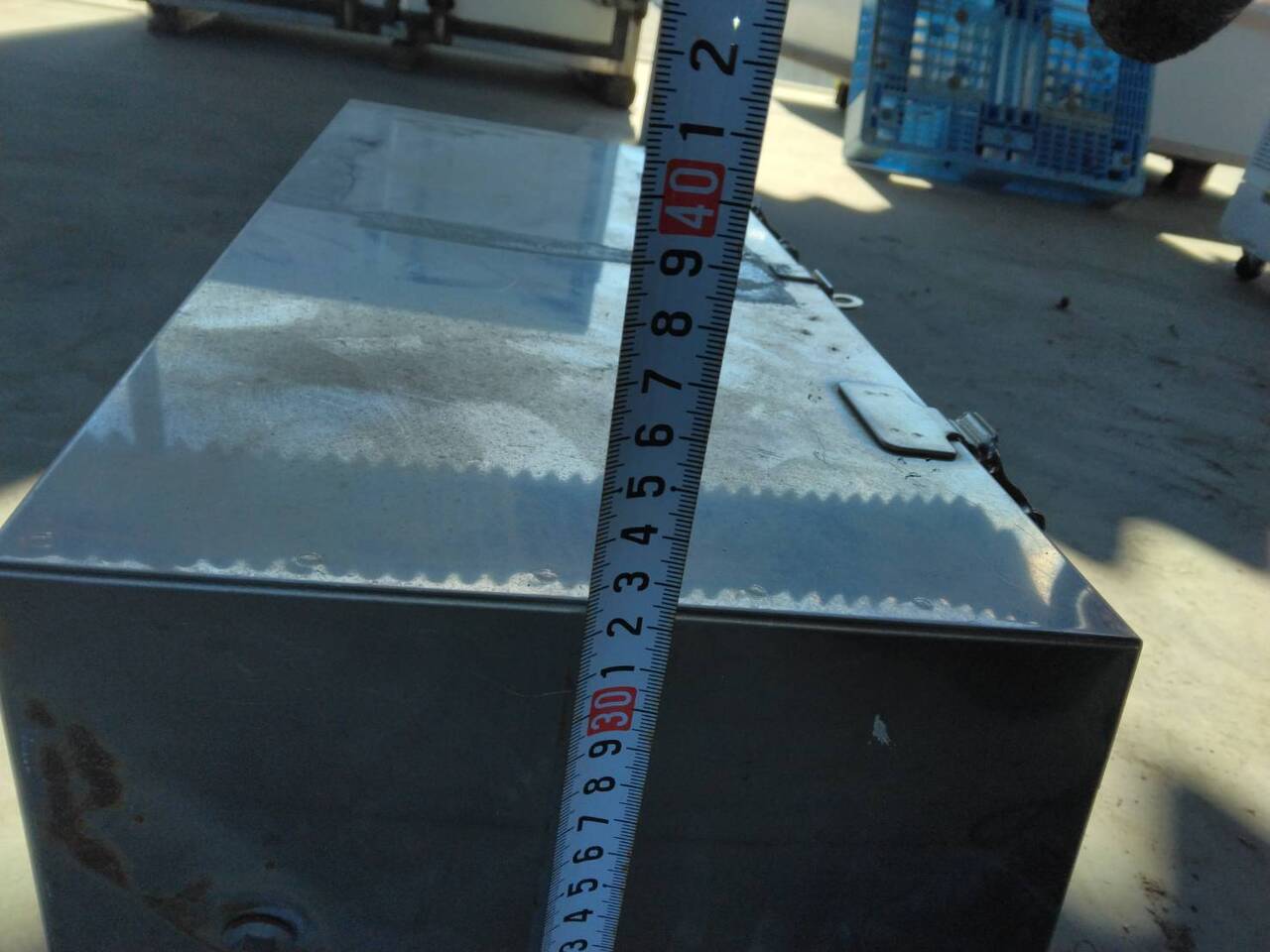 工具箱　ステンレス　　300mm  ×500mm   ×320mm　(高さ）　（中古）