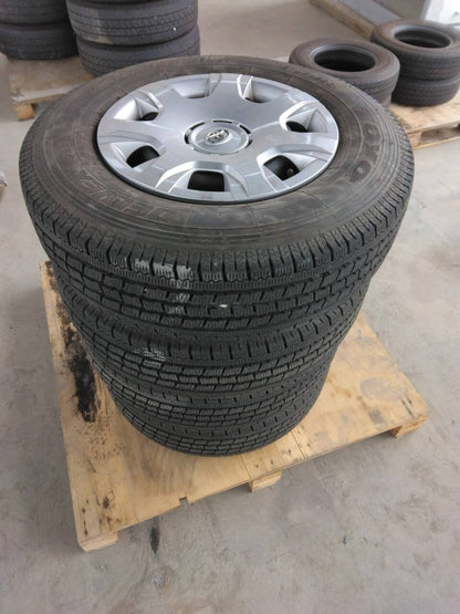 タイヤ 　　スタッドレス4本　195/80R 15 107/105　L LT 　（中古）