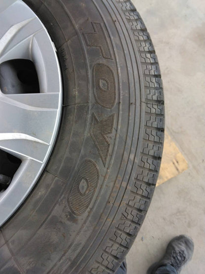 タイヤ 　　スタッドレス4本　195/80R 15 107/105　L LT 　（中古）
