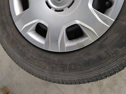 タイヤ 　　スタッドレス4本　195/80R 15 107/105　L LT 　（中古）