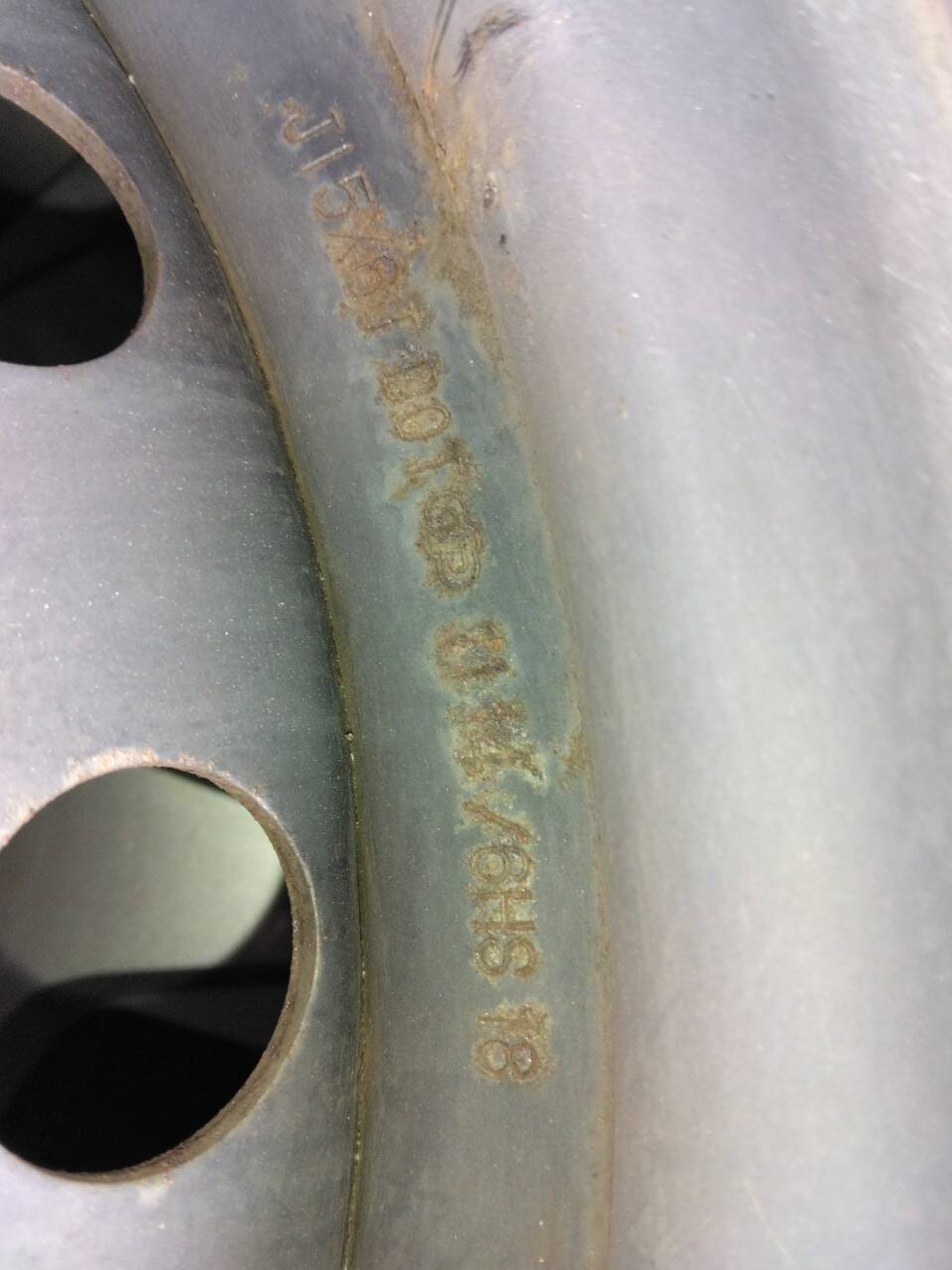 タイヤ 　　スタッドレス4本　195/80R 15 107/105　L LT 　（中古）