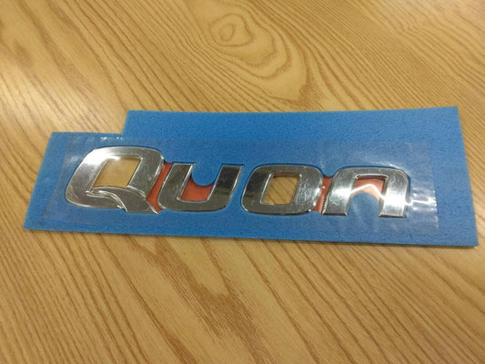 エンブレム　QUONクオン（中古）
