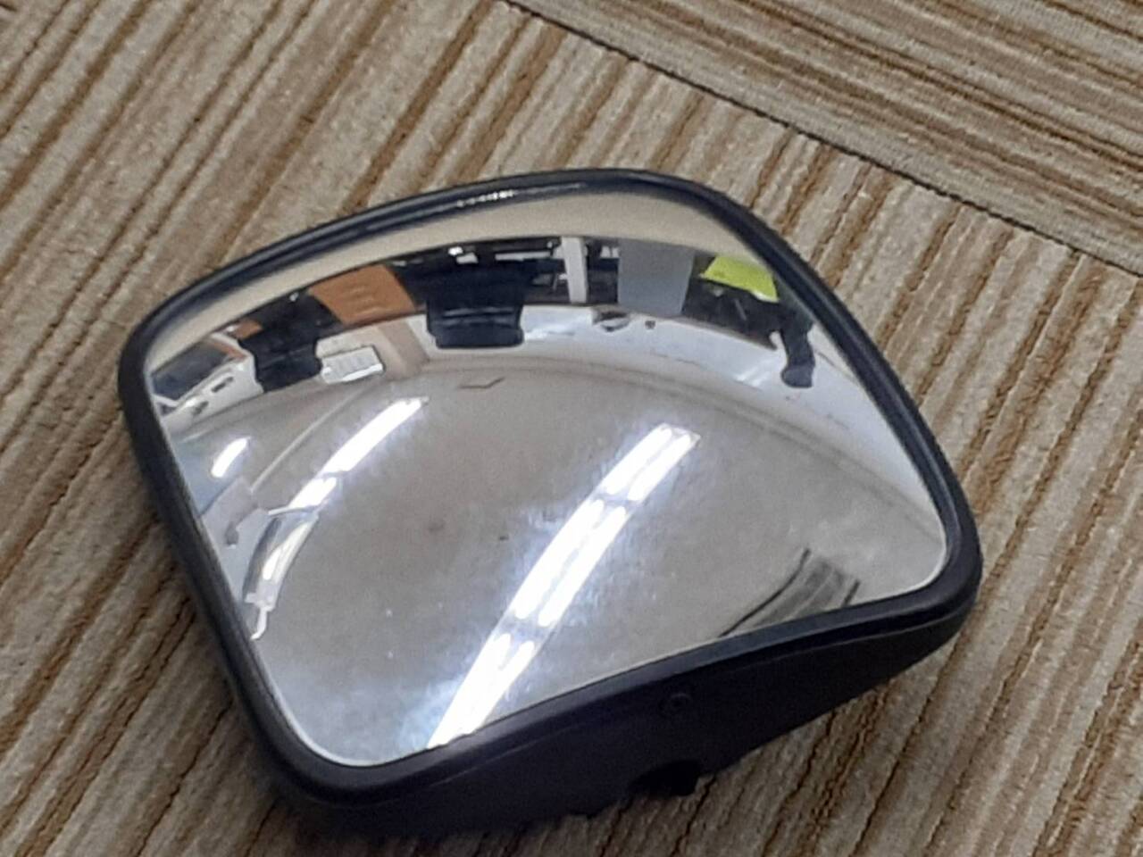 ミラー　いすゞ　ギガから取り外し（中古）