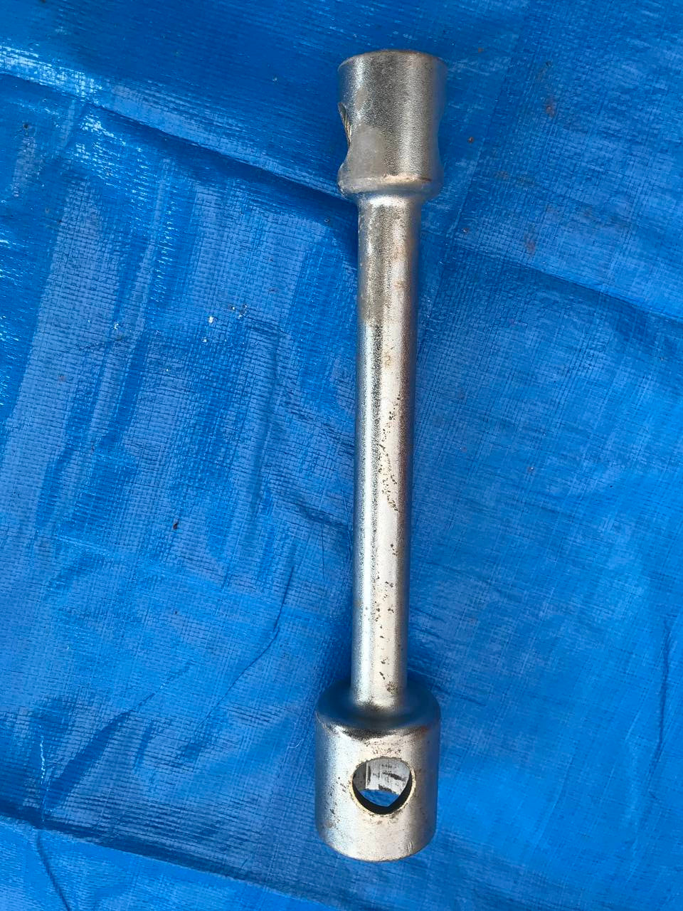 ジャッキ　工具付き　ＫＹＢ４トン　（中古）